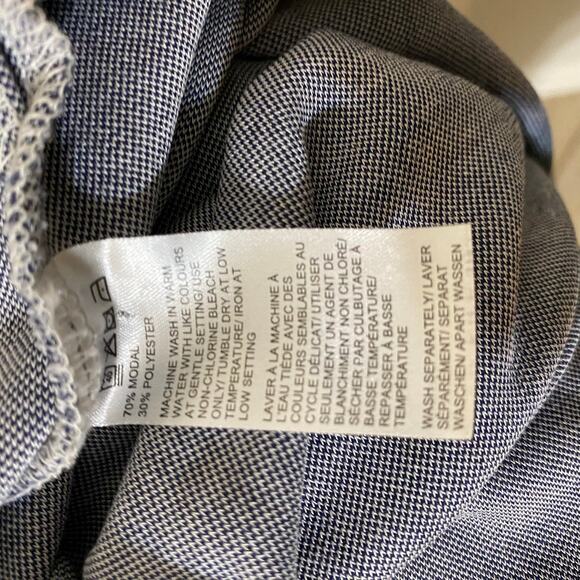 Saks Fifth Avenue Men’s Navy Blue Short Sleeve V-Neck Modal Knit T-Shirt Size L - Picture 3 of 5